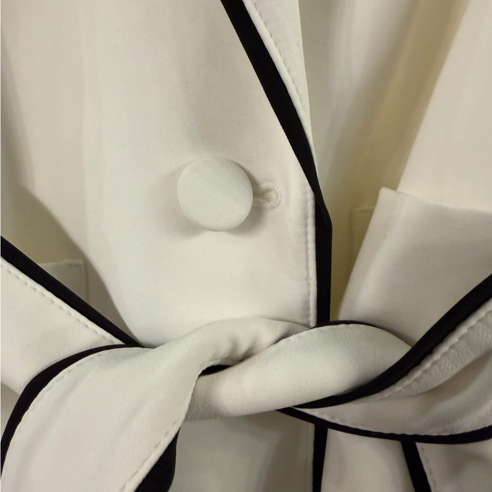 White House Black Market‎ white jacket with black piping -16 - Picture 5 of 7